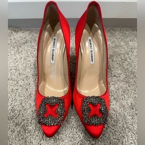 MANOLO BLAHNIK HANGISI 105 WOMENS RED SATIN PUMPS EU 39